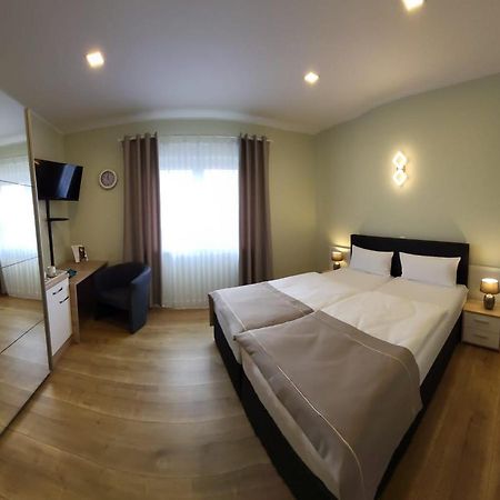Lutz Motel Падерборн Екстериор снимка
