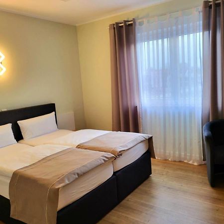 Lutz Motel Падерборн Екстериор снимка