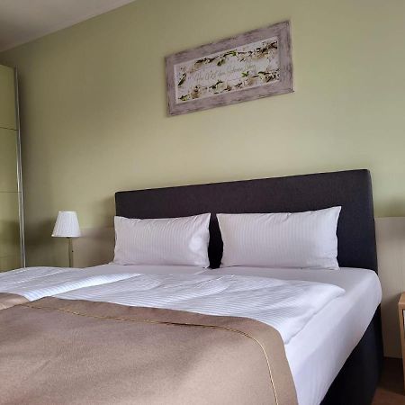 Lutz Motel Падерборн Екстериор снимка