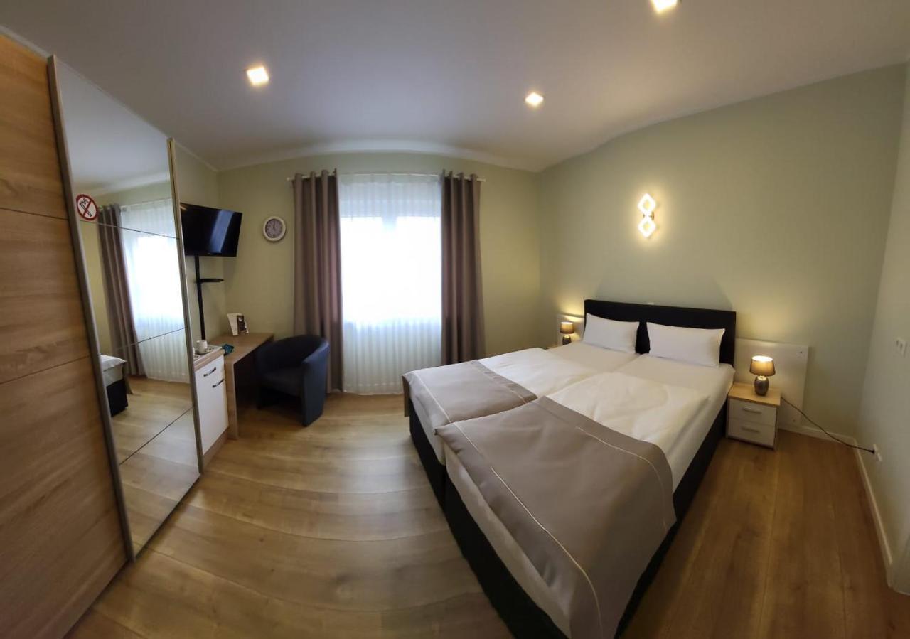 Lutz Motel Падерборн Екстериор снимка