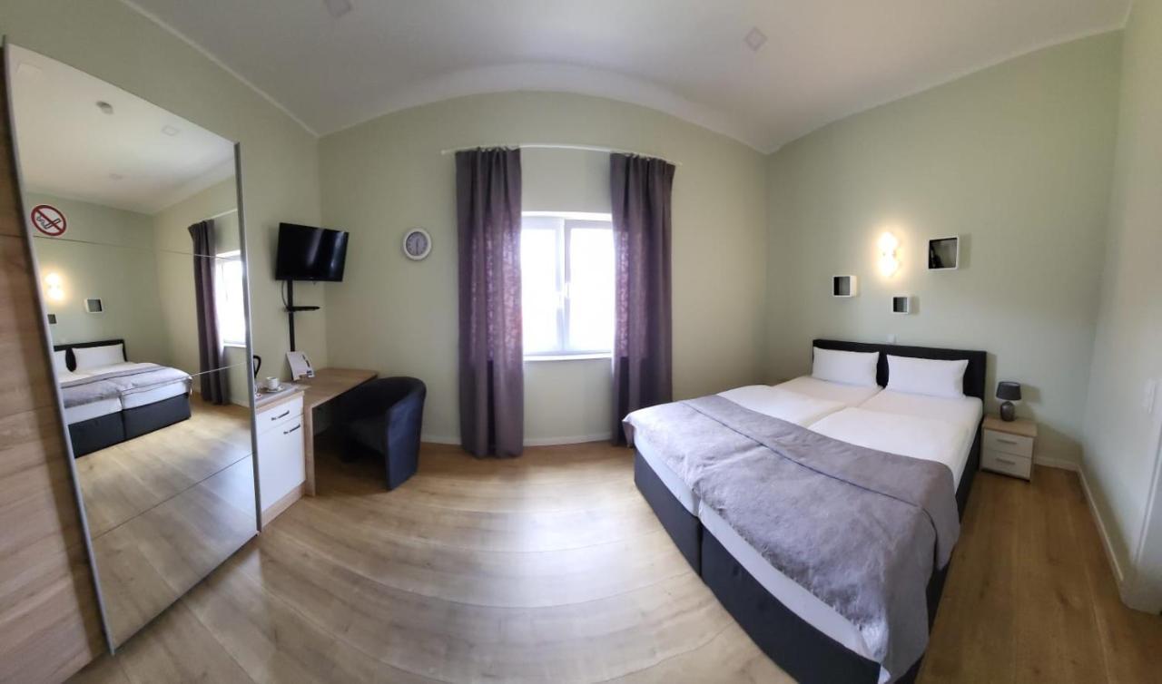 Lutz Motel Падерборн Екстериор снимка