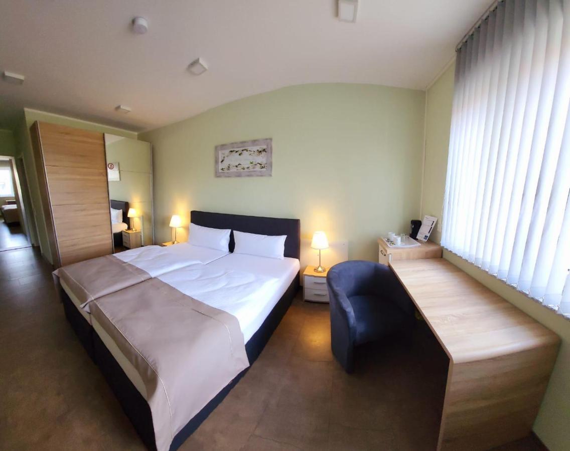 Lutz Motel Падерборн Екстериор снимка