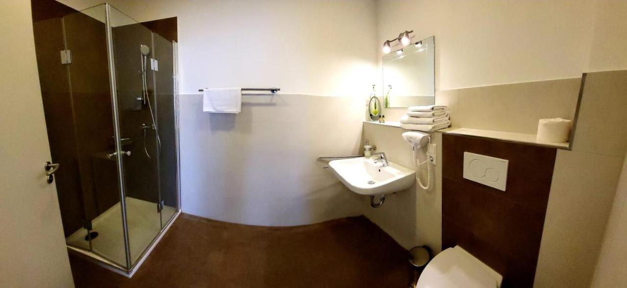 Lutz Motel Падерборн Екстериор снимка